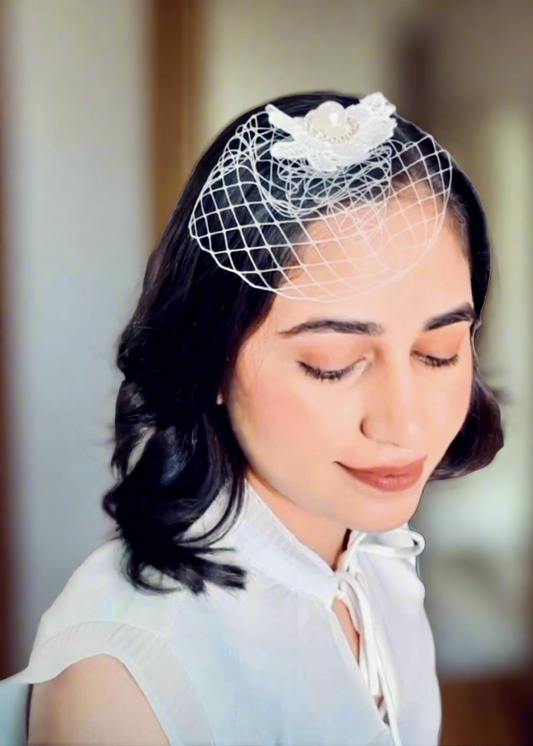 White minimal short veil fascinator headpiece