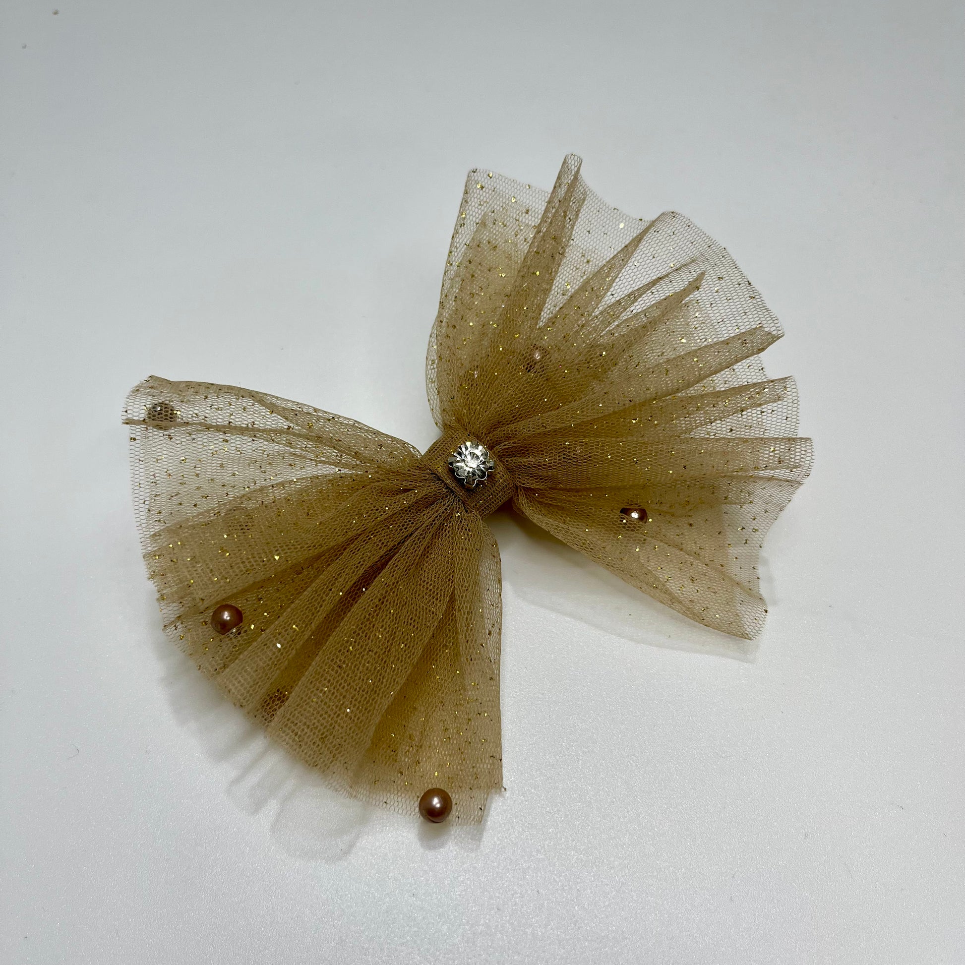 Glitter & Pearls Ruffle Bow Set | Golden hair clip